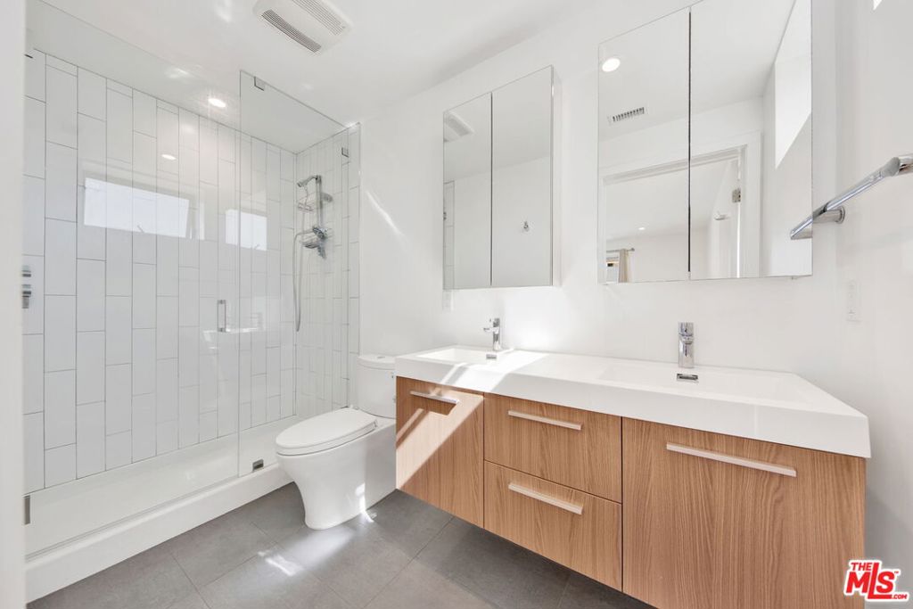 3726 1/2 Vinton Avenue