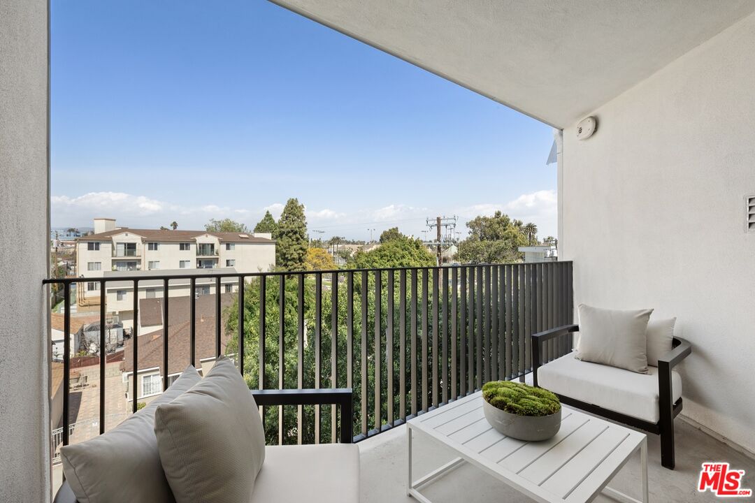 4506 Dockweiler St Unit: 202