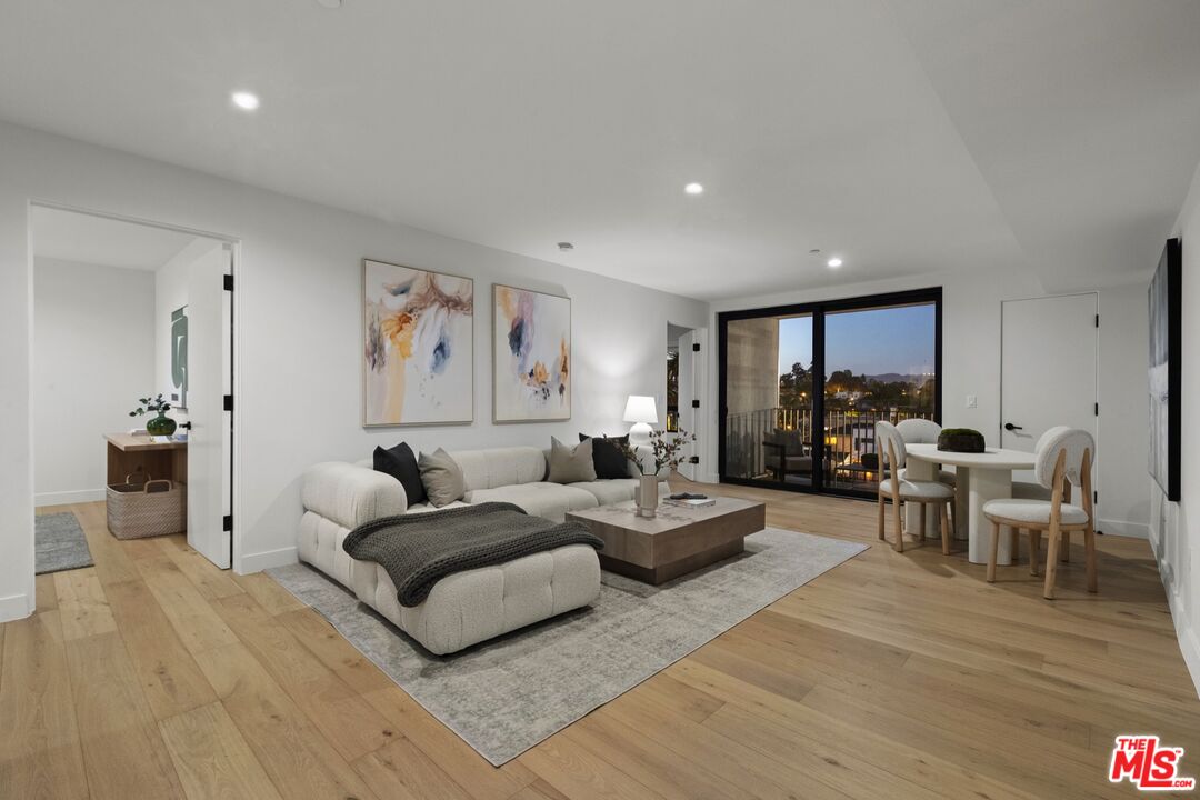 4506 Dockweiler St Unit: 202