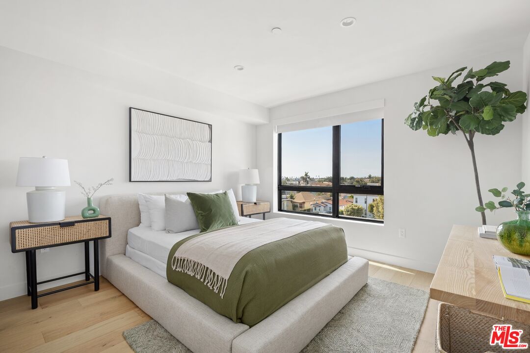 4506 Dockweiler St Unit: 202