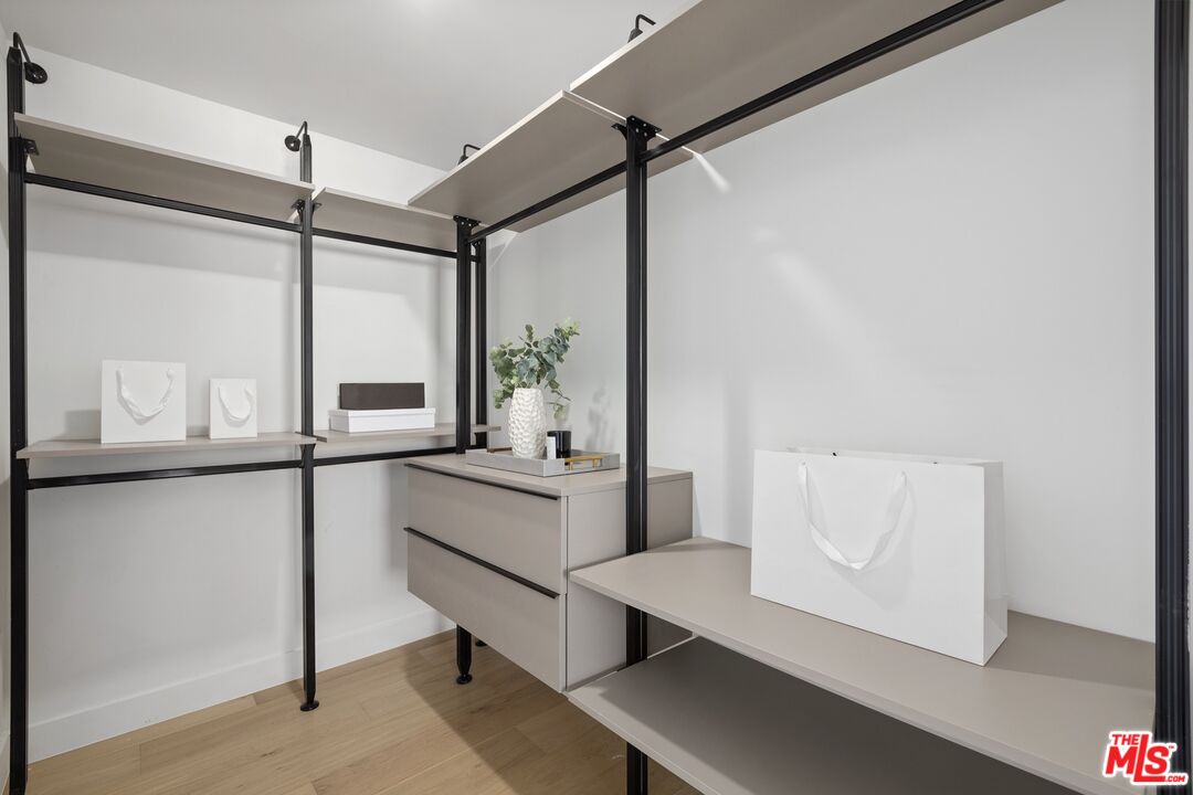 4506 Dockweiler St Unit: 202