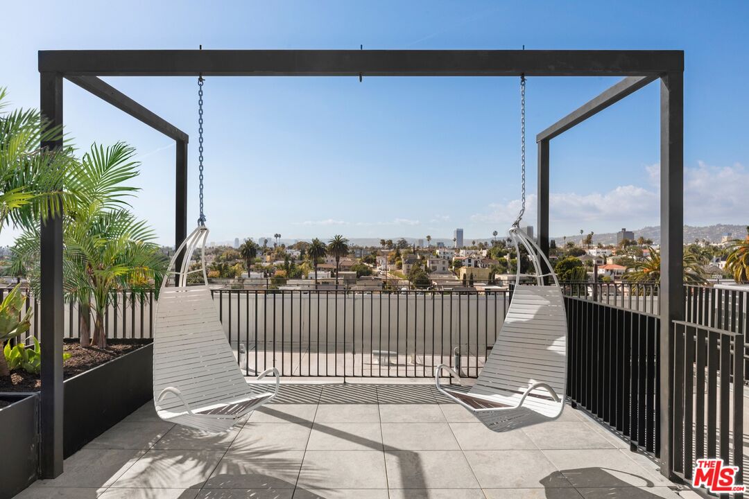 4506 Dockweiler St Unit: 202