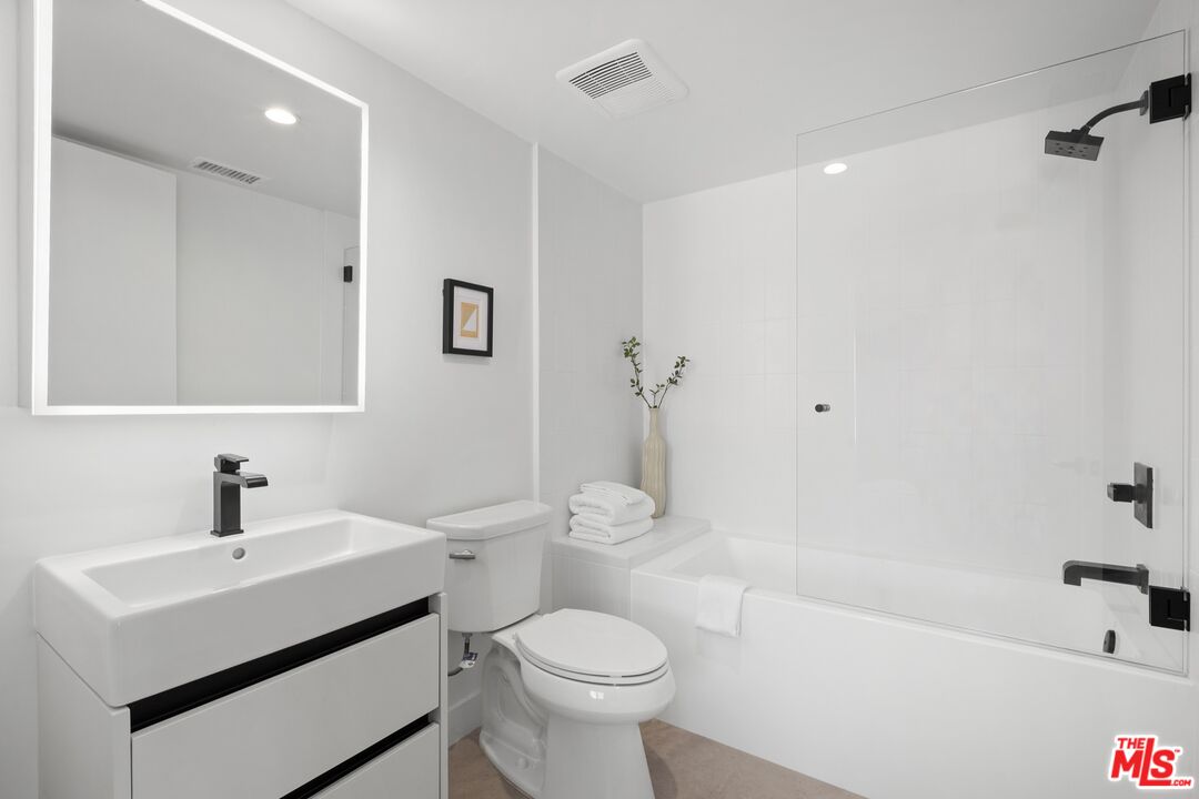 4506 Dockweiler St Unit: 202