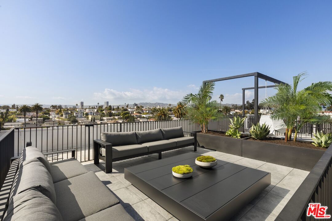 4506 Dockweiler St Unit: 202