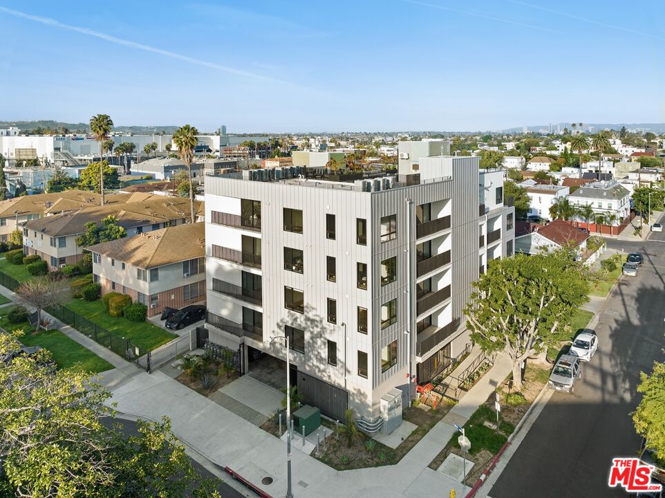 4506 Dockweiler St Unit: 202