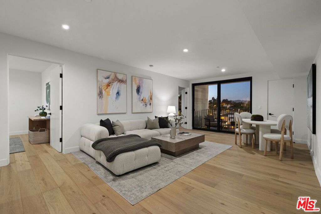 4506 Dockweiler Street 202