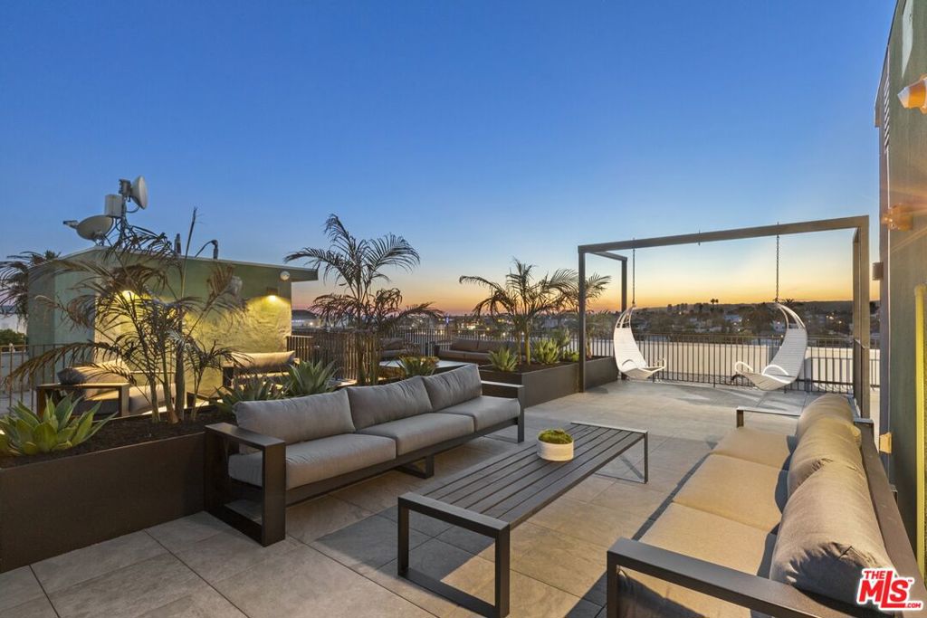 4506 Dockweiler Street 202