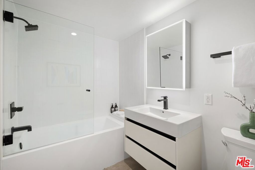 4506 Dockweiler Street 202