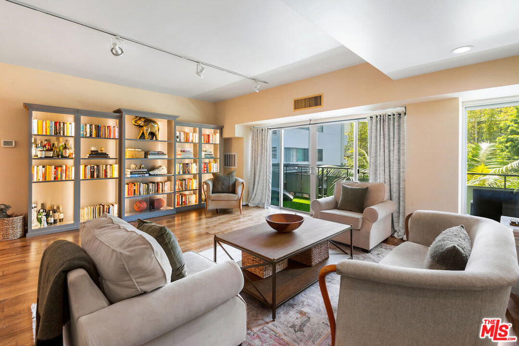 1155 N La Cienega Boulevard 209