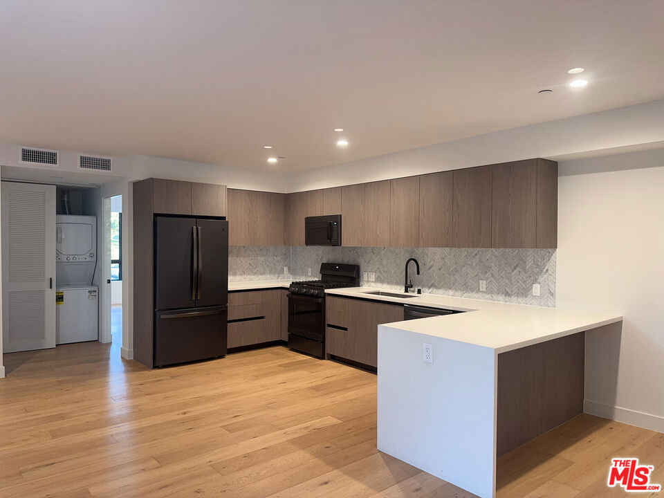 4506 Dockweiler St 205