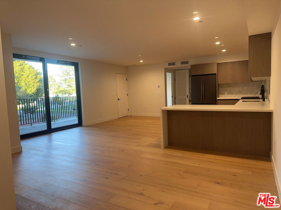 4506 Dockweiler St 205