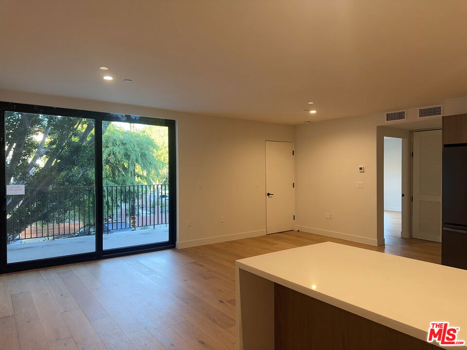 4506 Dockweiler St 205