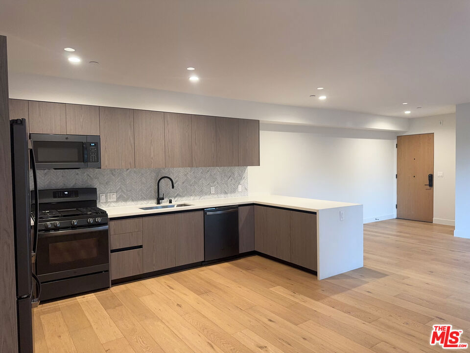 4506 Dockweiler St 205