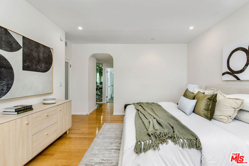 10650 Holman Avenue 212