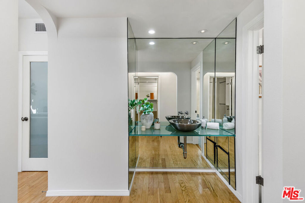 10650 Holman Avenue 212