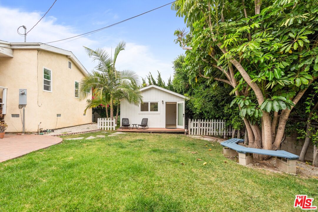 3325 S Bentley Ave