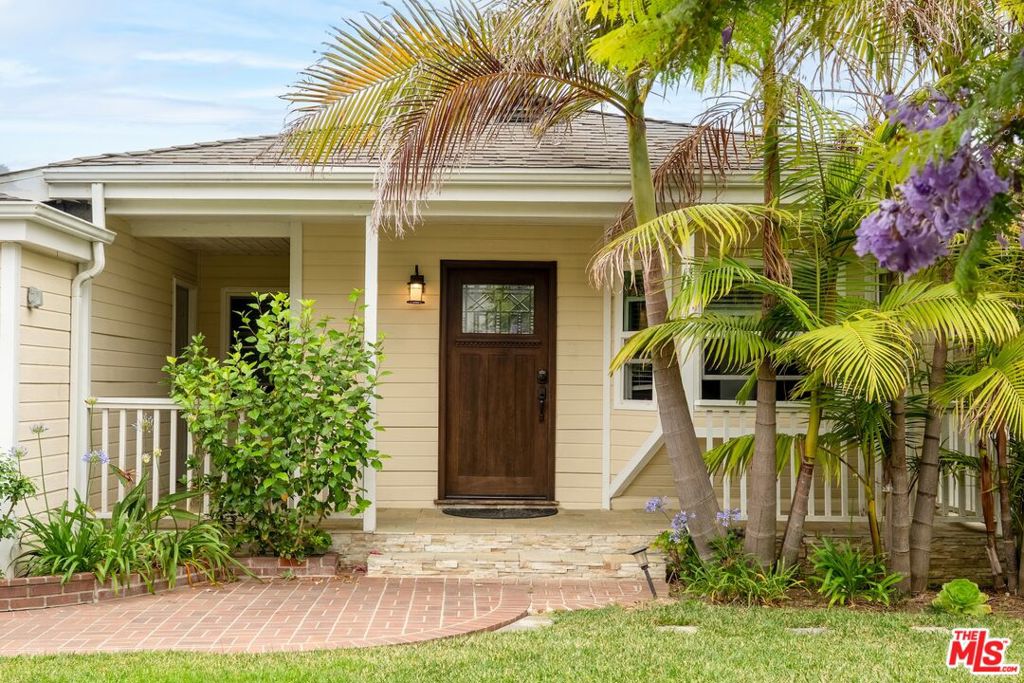 3325 S Bentley Avenue