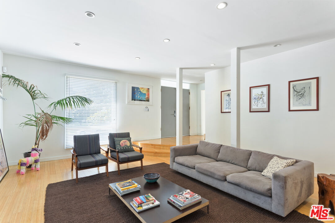 11906 Gorham Ave Unit: 1