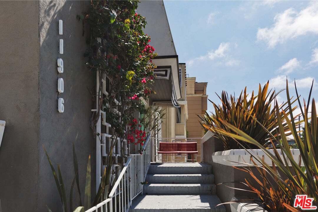 11906 Gorham Ave Unit: 1