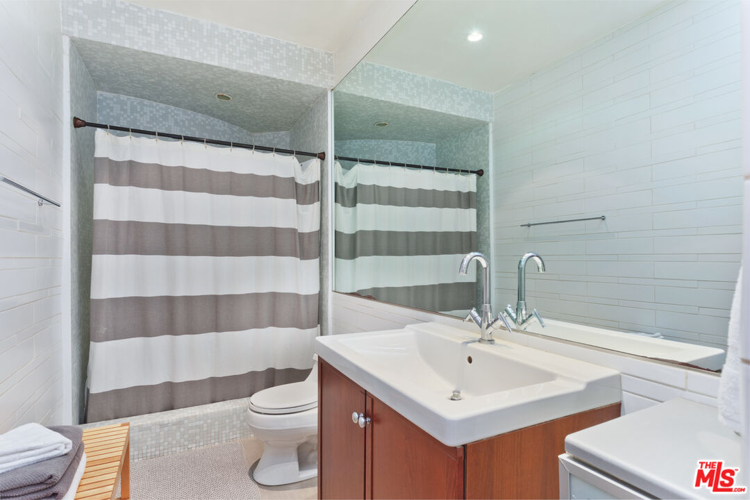 11906 Gorham Ave Unit: 1