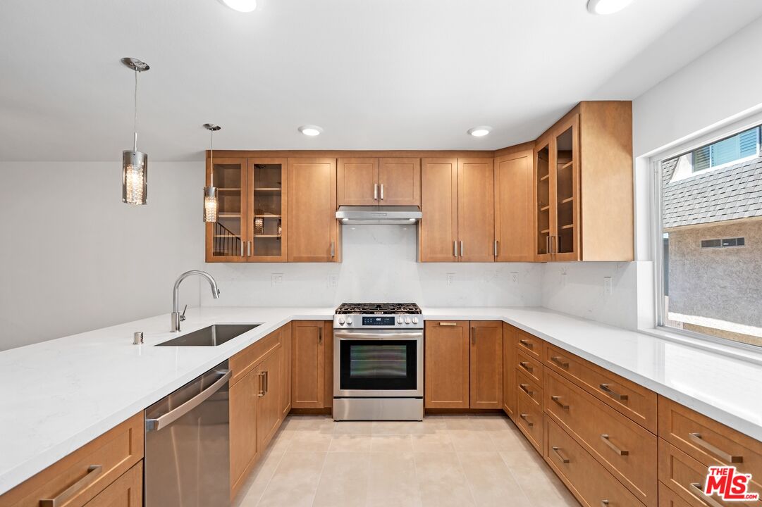 5238 Newcastle Ave Unit: 3