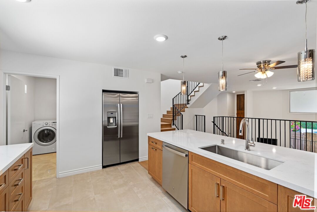 5238 Newcastle Ave Unit: 3