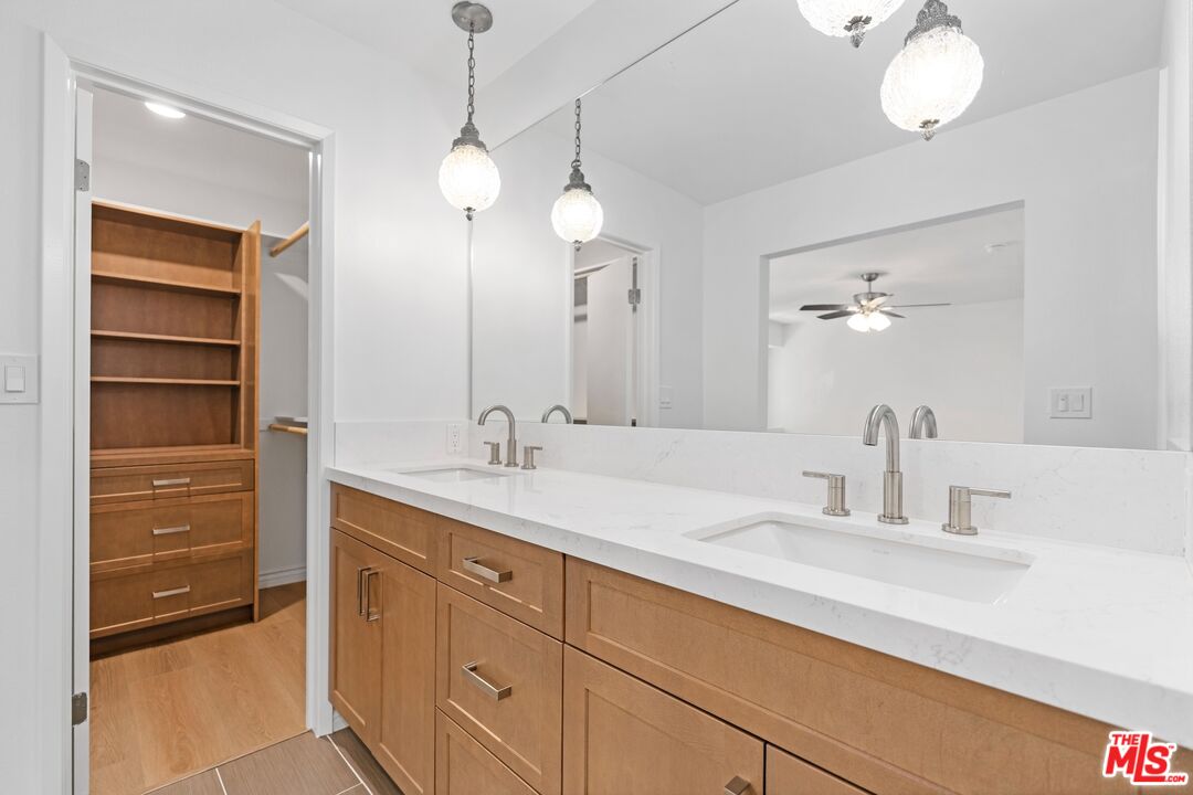 5238 Newcastle Ave Unit: 3