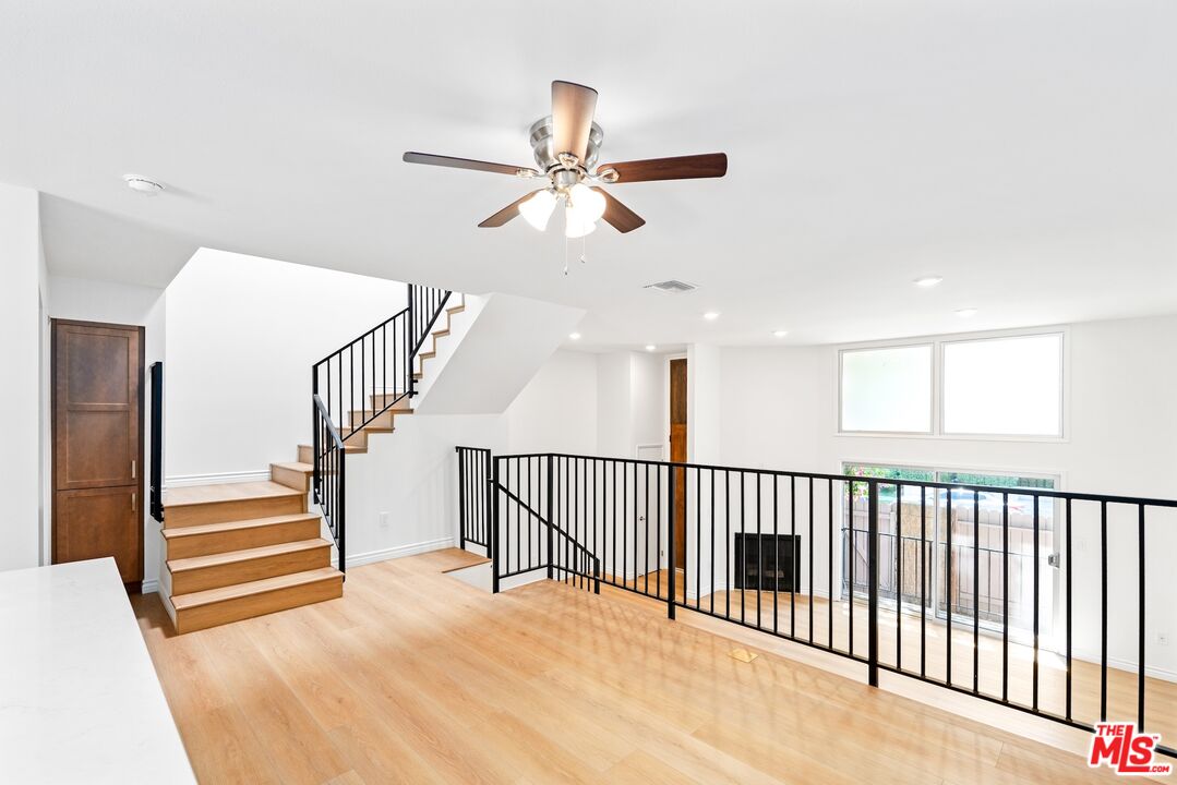5238 Newcastle Ave Unit: 3