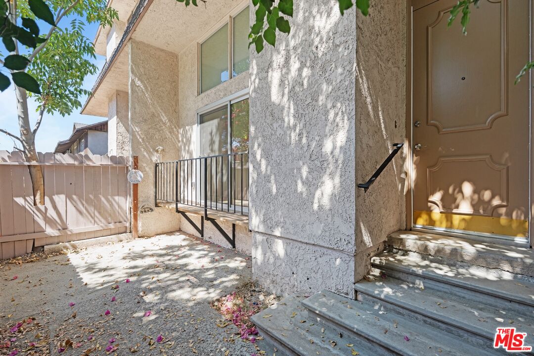 5238 Newcastle Ave Unit: 3