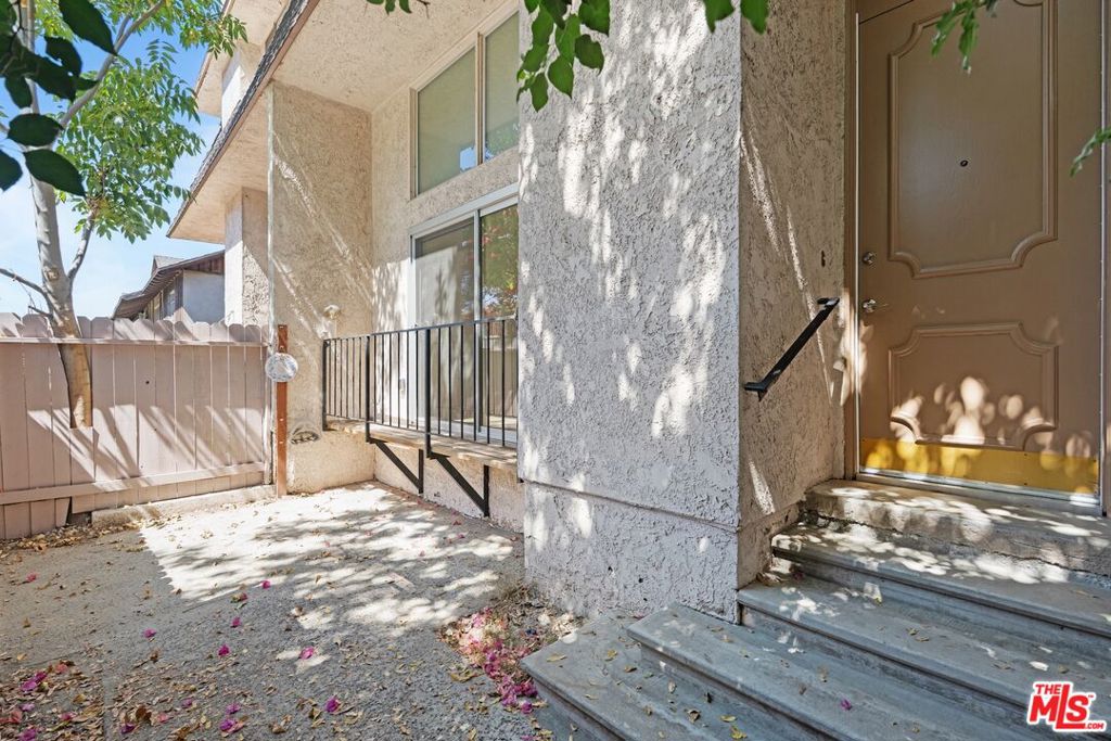 5238 Newcastle Avenue 3