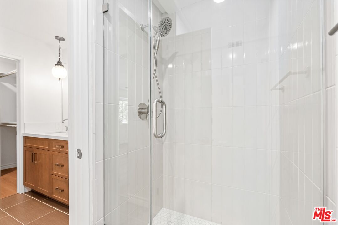 5238 Newcastle Ave Unit: 3