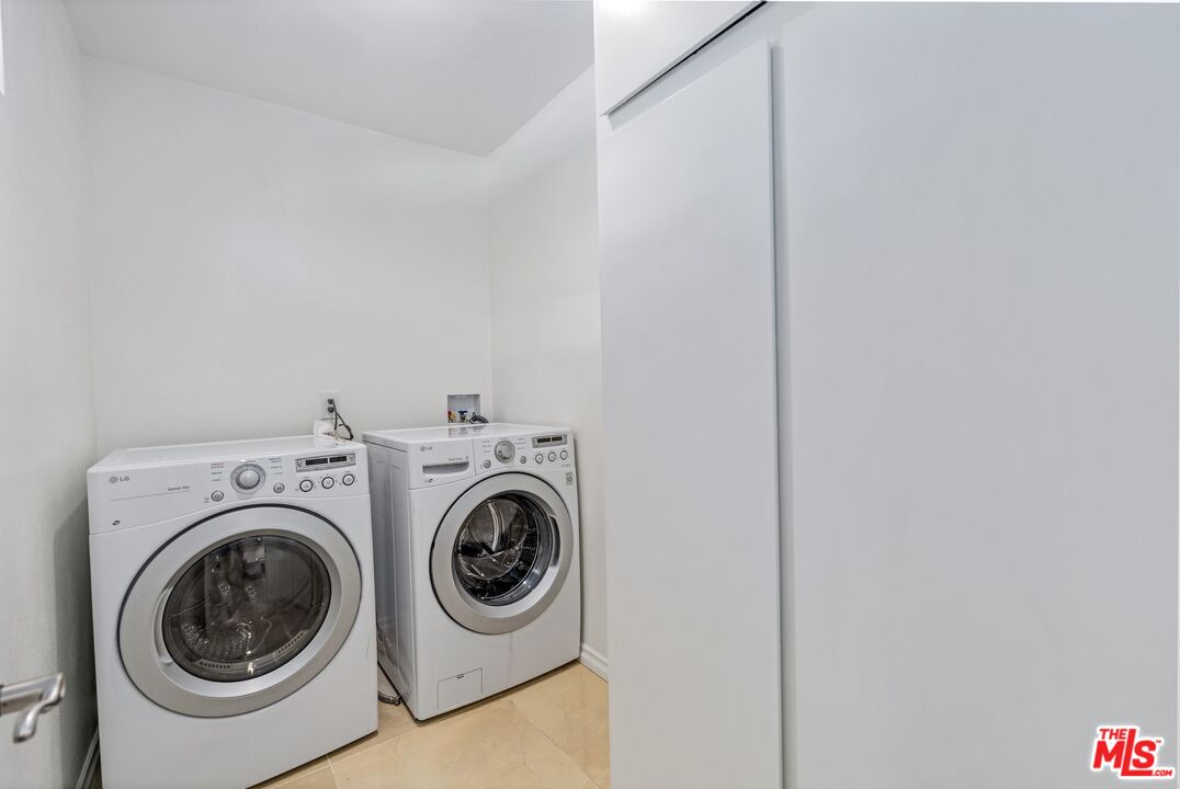 5238 Newcastle Ave Unit: 3
