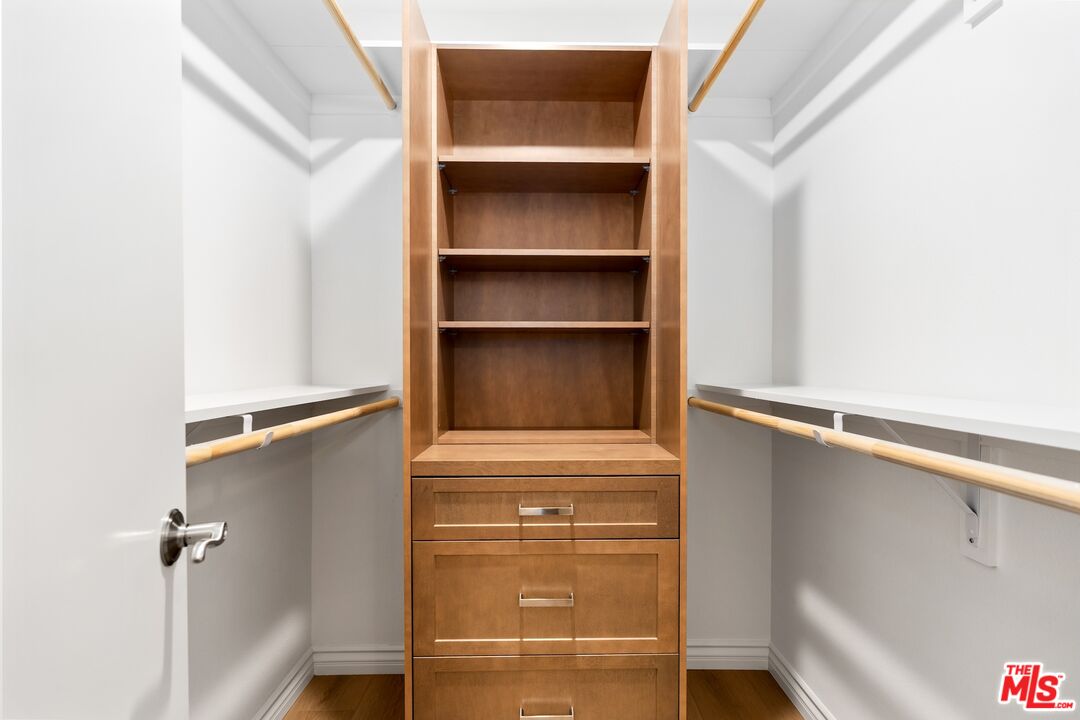 5238 Newcastle Ave Unit: 3