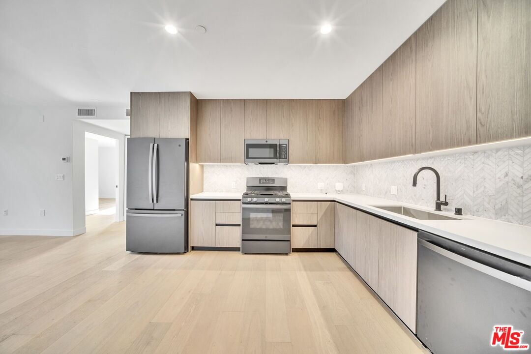 4506 Dockweiler Unit: 202