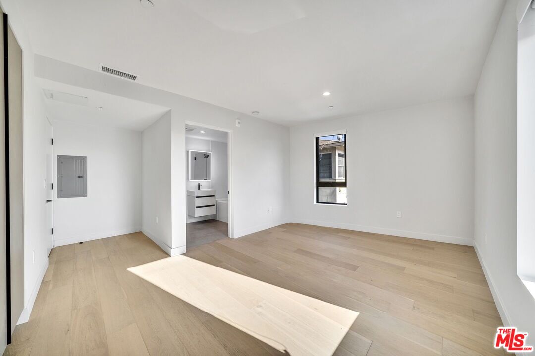 4506 Dockweiler Unit: 202
