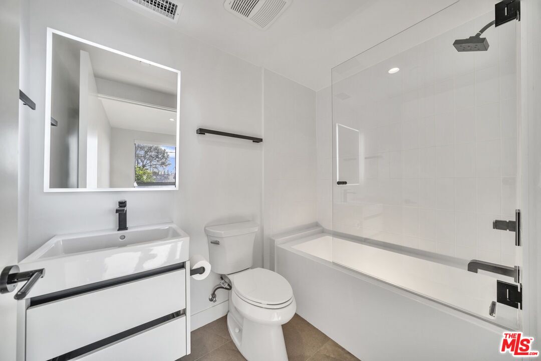 4506 Dockweiler Unit: 202