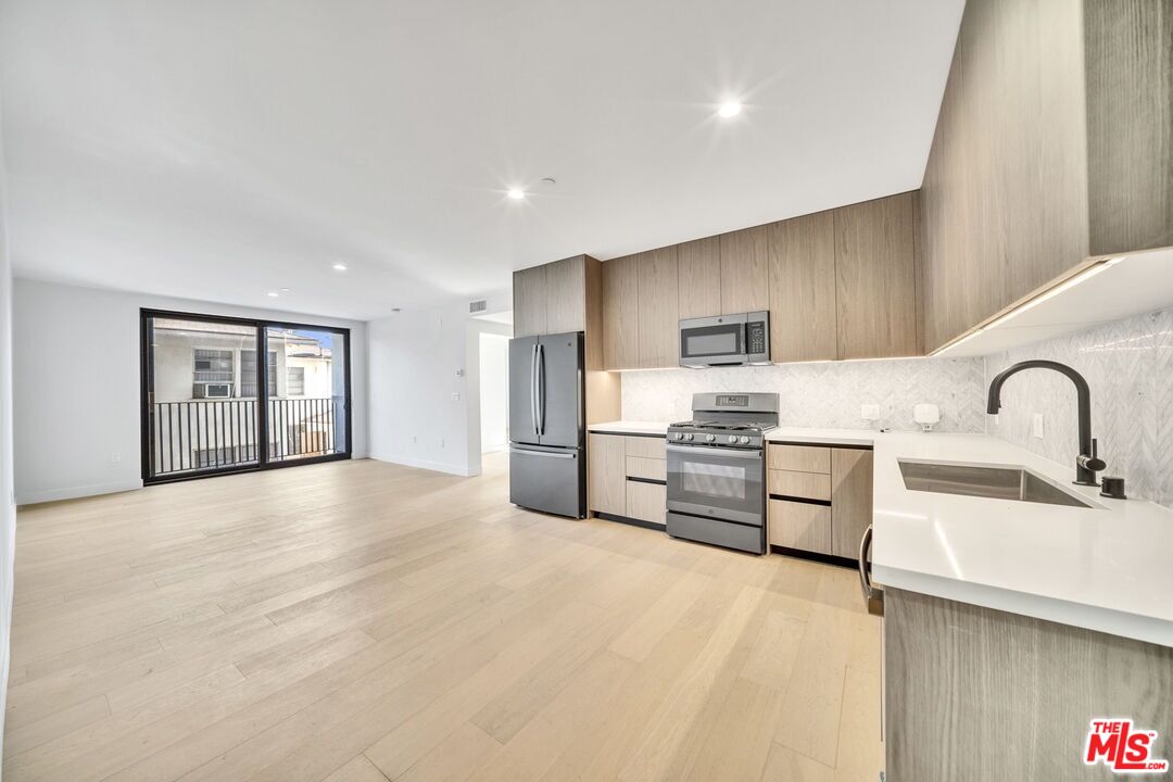 4506 Dockweiler Unit: 202