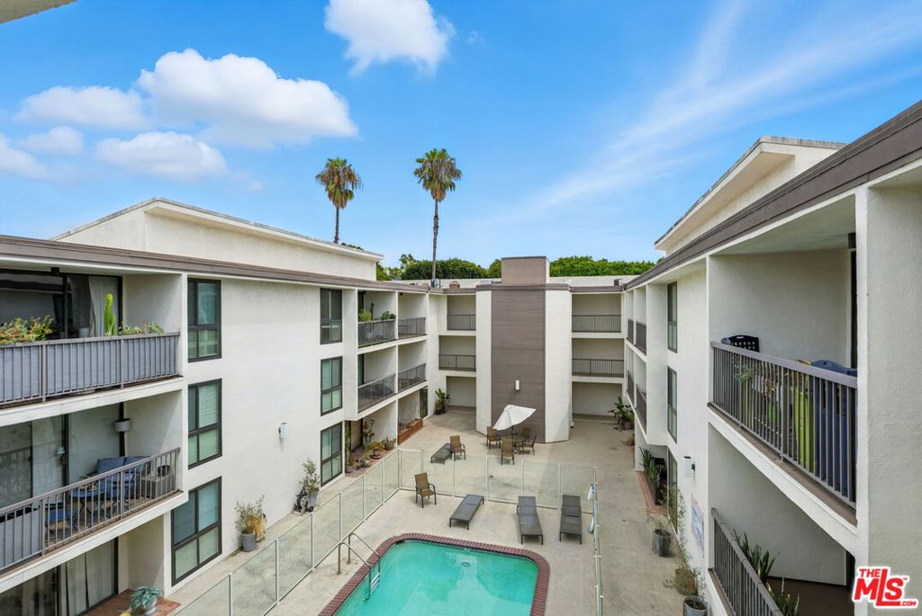 911 N Kings Road 310