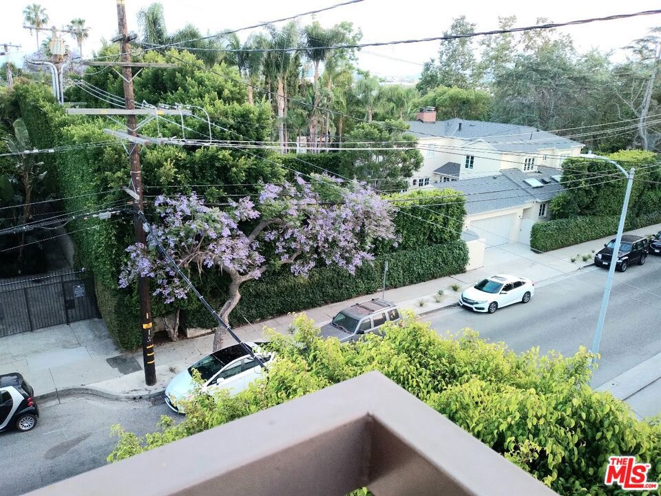 911 N Kings Road 310
