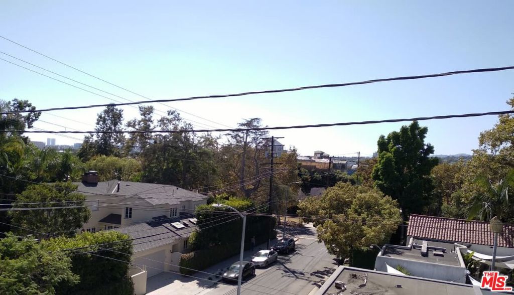 911 N Kings Road 310