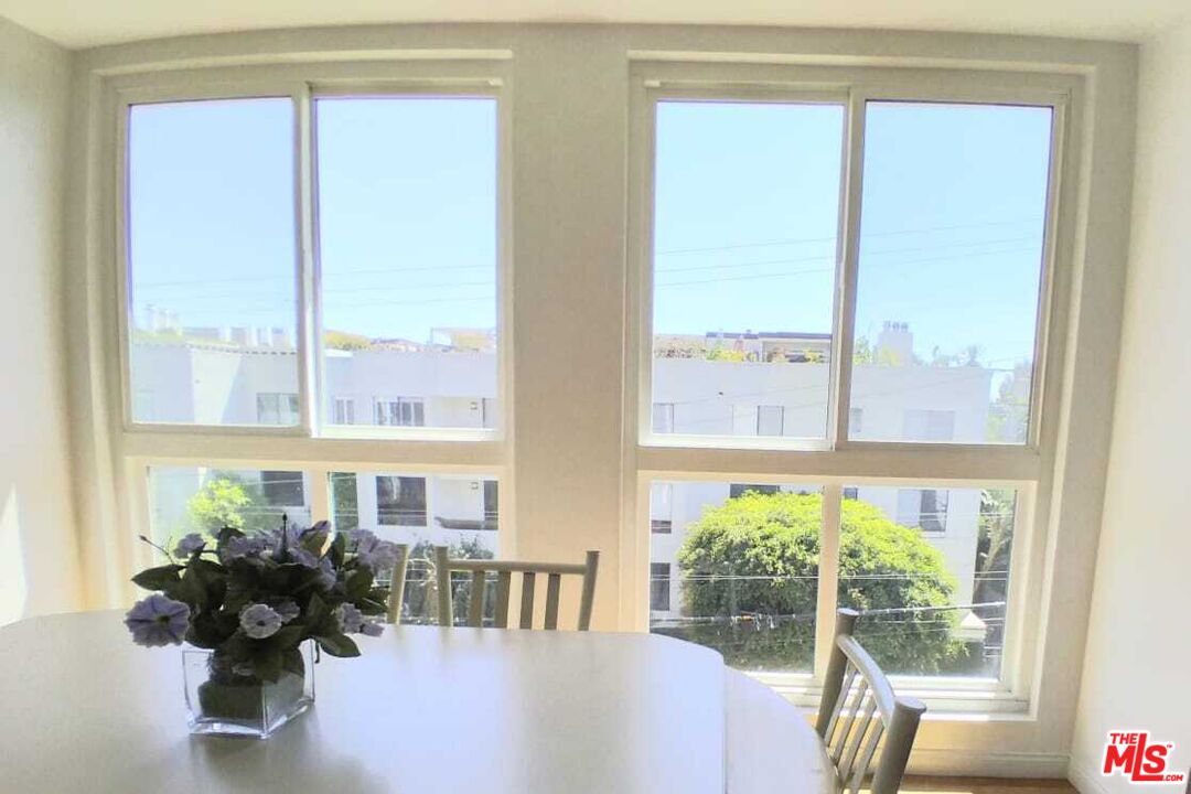 911 N Kings Rd Unit: 310
