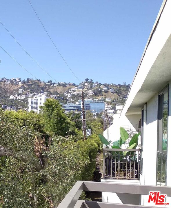 911 N Kings Rd Unit: 310