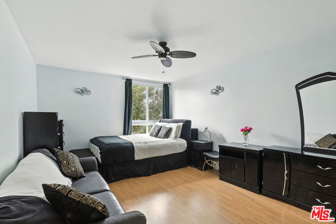 911 N Kings Rd Unit: 310
