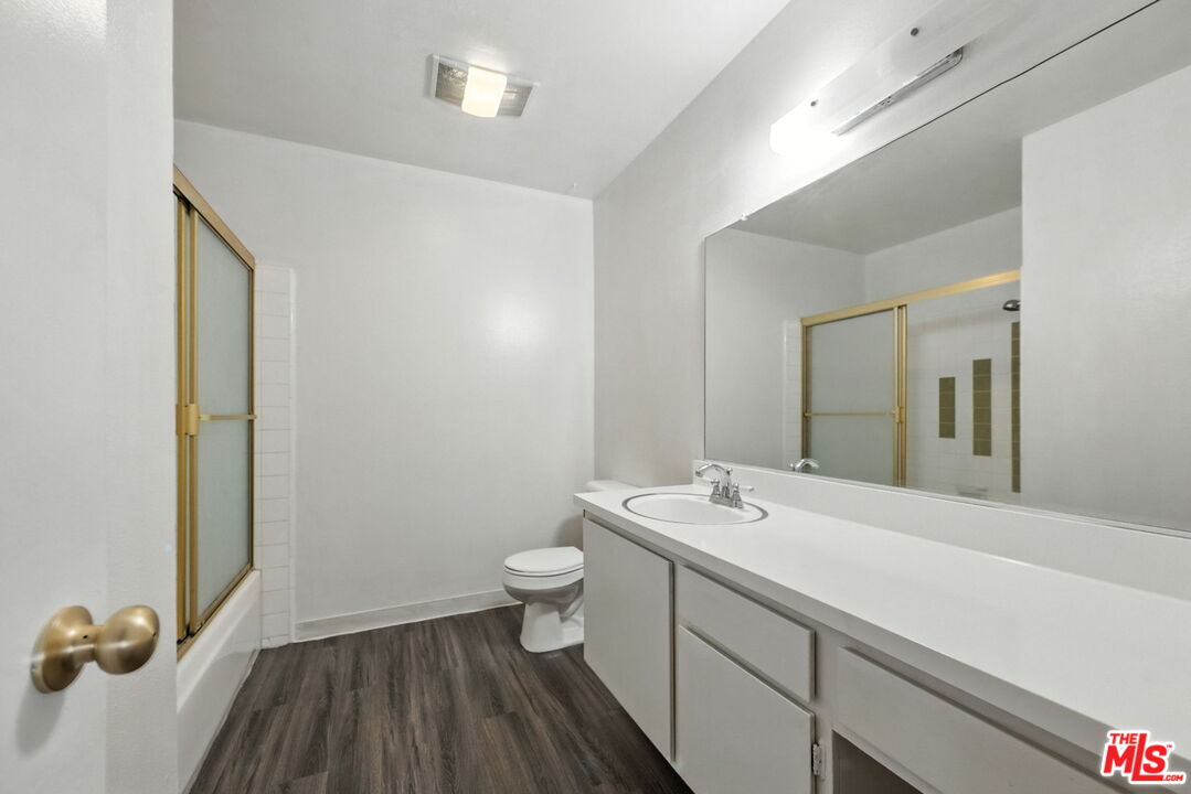 911 N Kings Rd Unit: 310