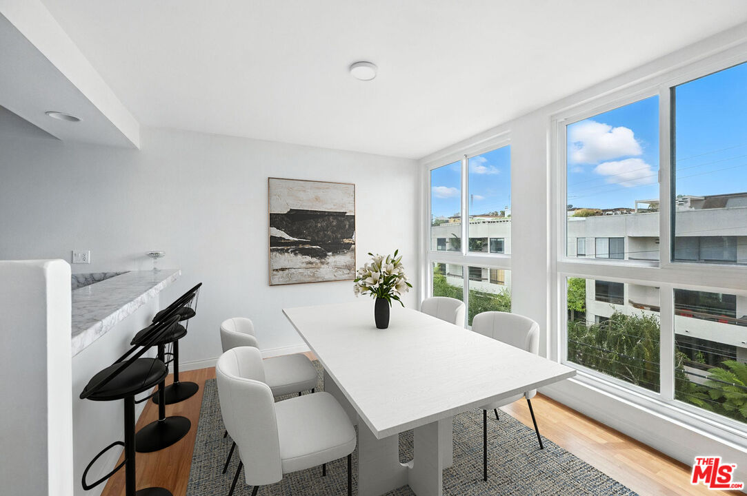 911 N Kings Rd Unit: 310