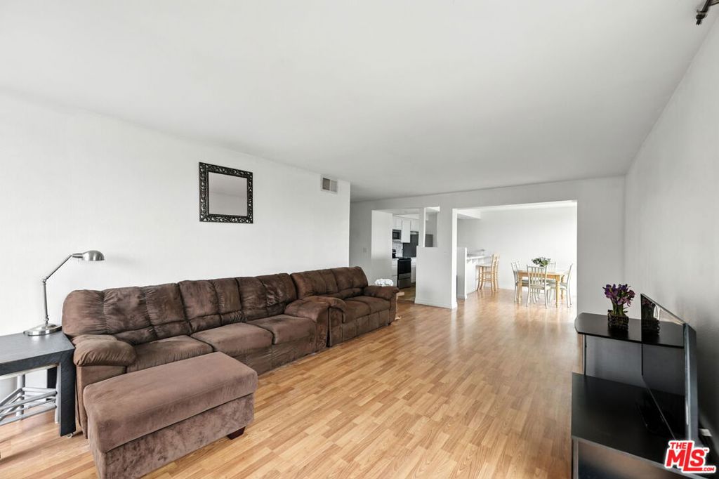 911 N Kings Road 310