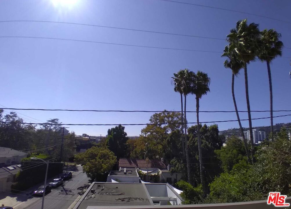 911 N Kings Road 310