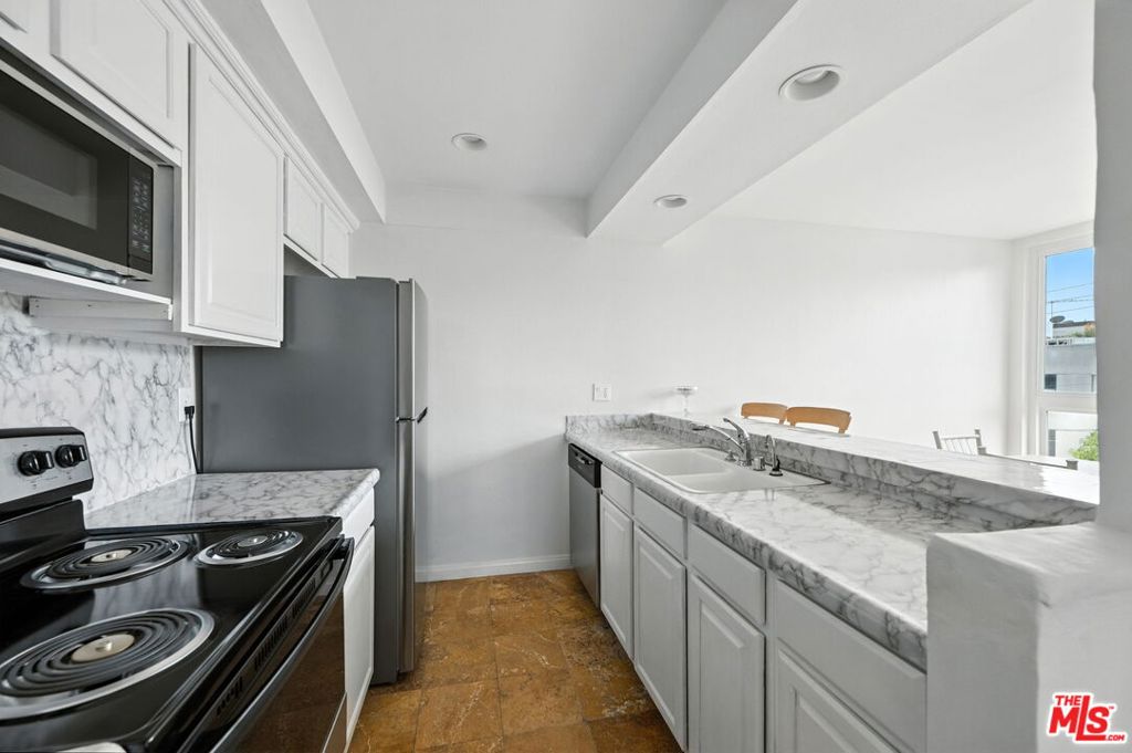 911 N Kings Road 310