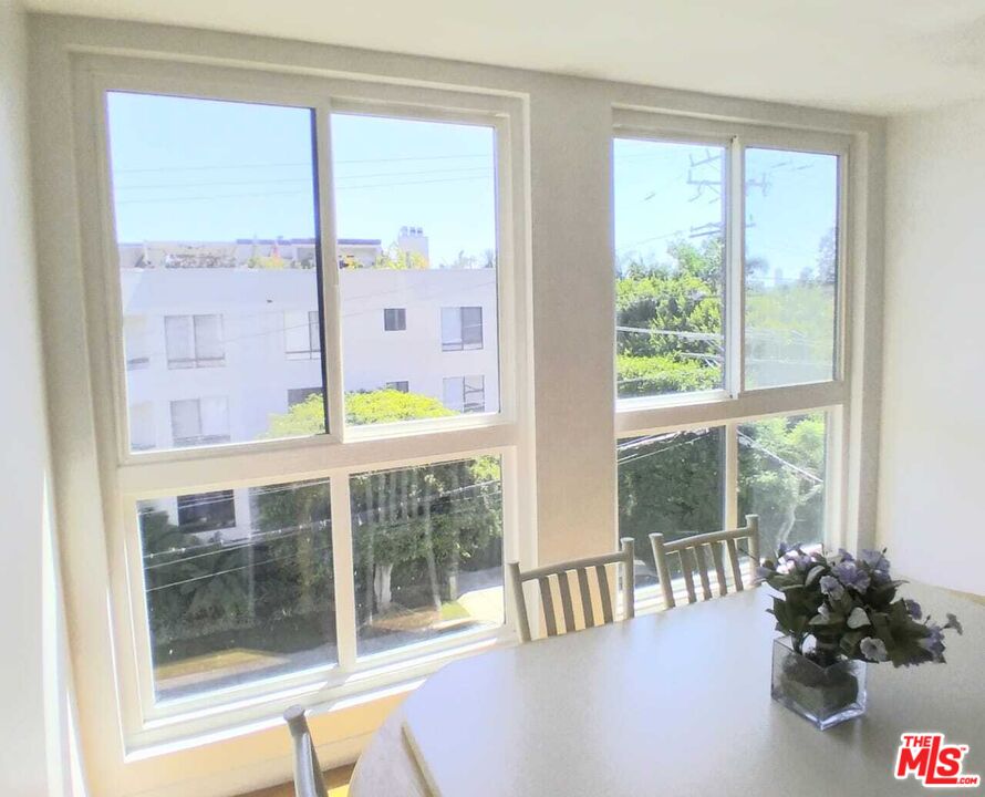 911 N Kings Rd Unit: 310