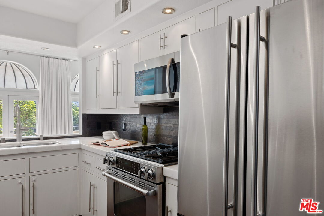 12011 Goshen Ave Unit: 301